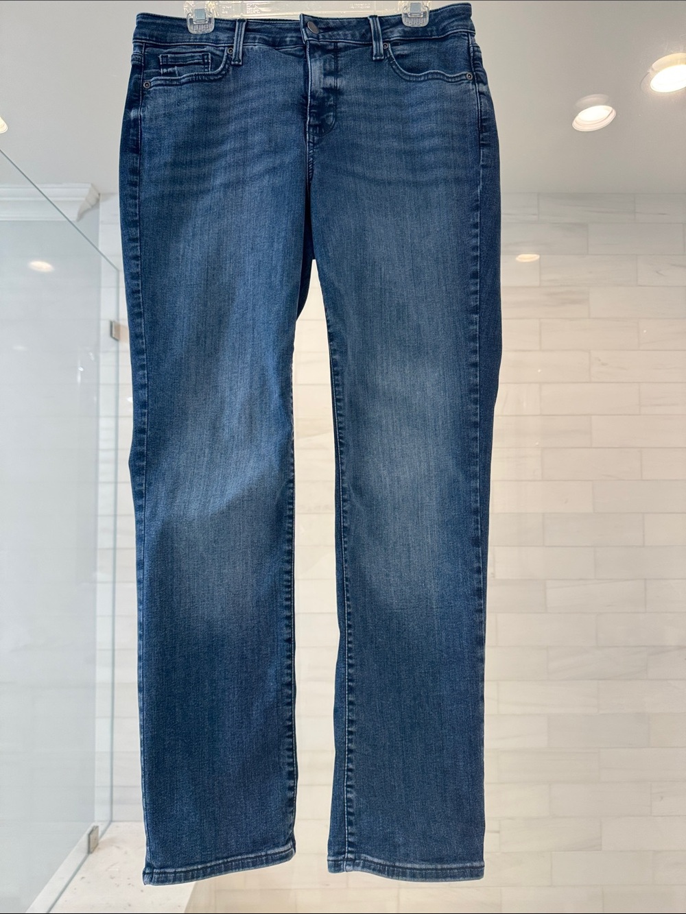 NYDJ Women's Straight Leg Jeans in Medium Blue Wash / Lift X Tuck Technology